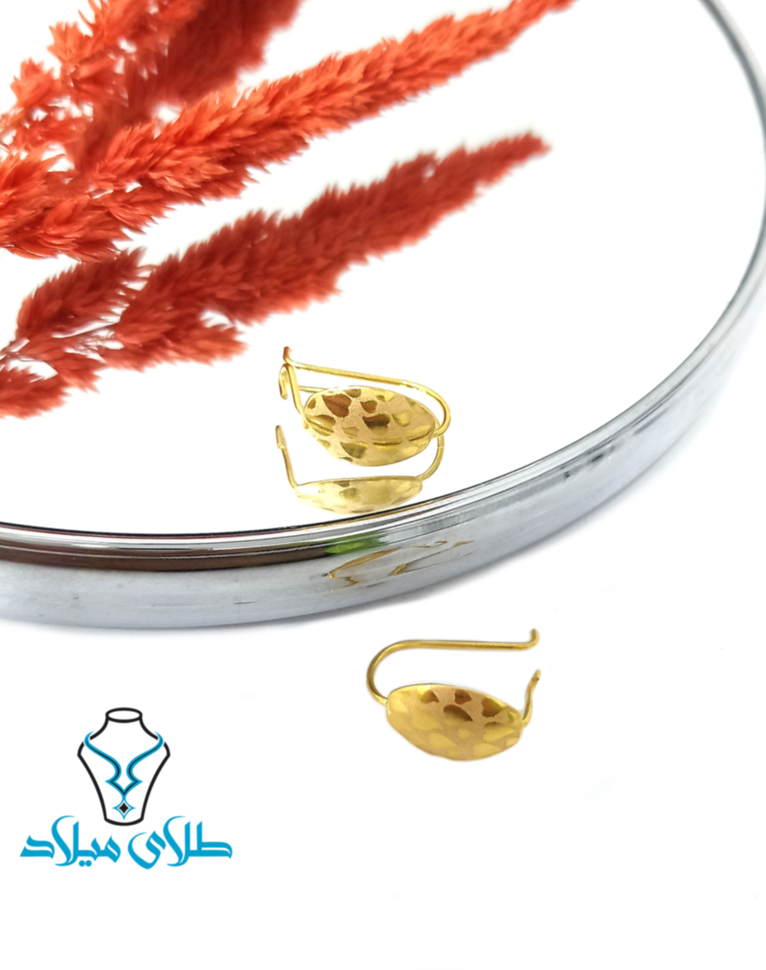 گوشواره میخی ملانی · گوشواره میخی