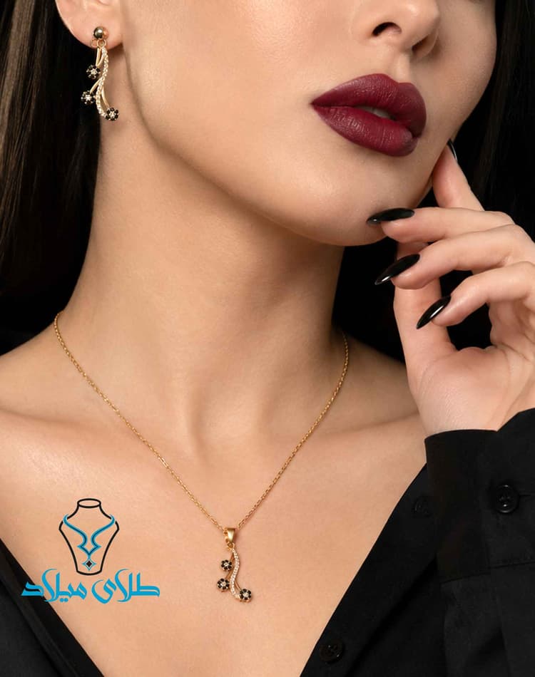 نیم ست فانتزی گل · نیم ست طلا · 18 عیار · 4.42 گرم
