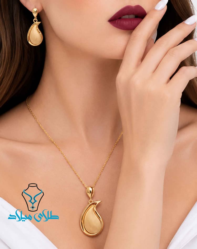 نیم ست کد2 · نیم ست طلا بدون نگین · 18 عیار · 8.42 گرم