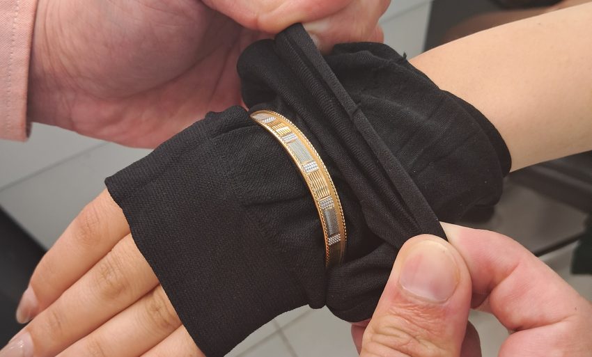 Removing a bangle from your hand without pain