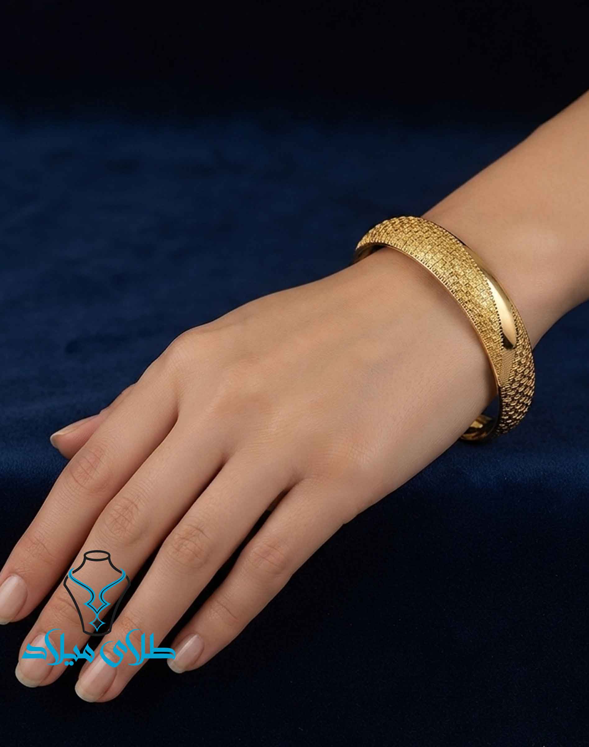 تکپوش طلا کد26 روی دست