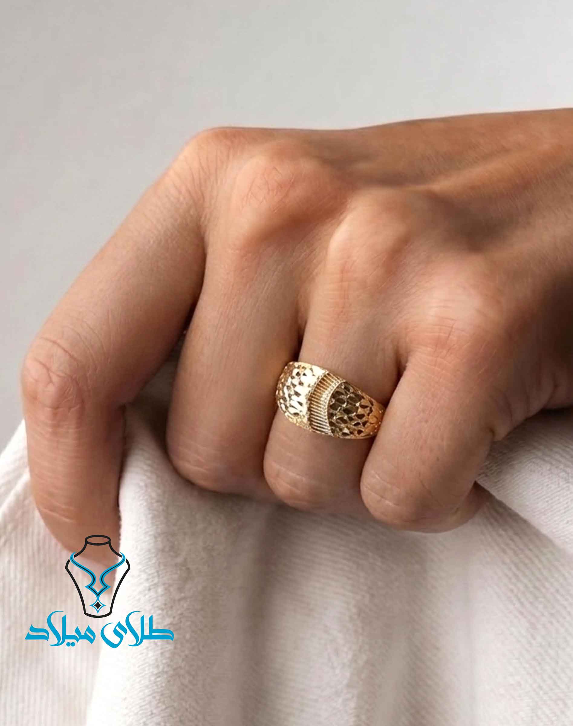 انگشتر طلا کد248 در دست مدل