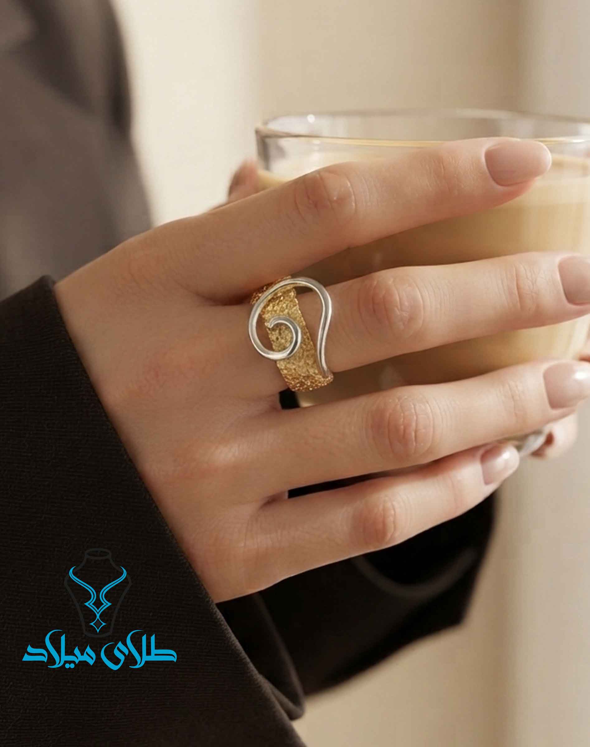 انگشتر طلا کد260 روی دست