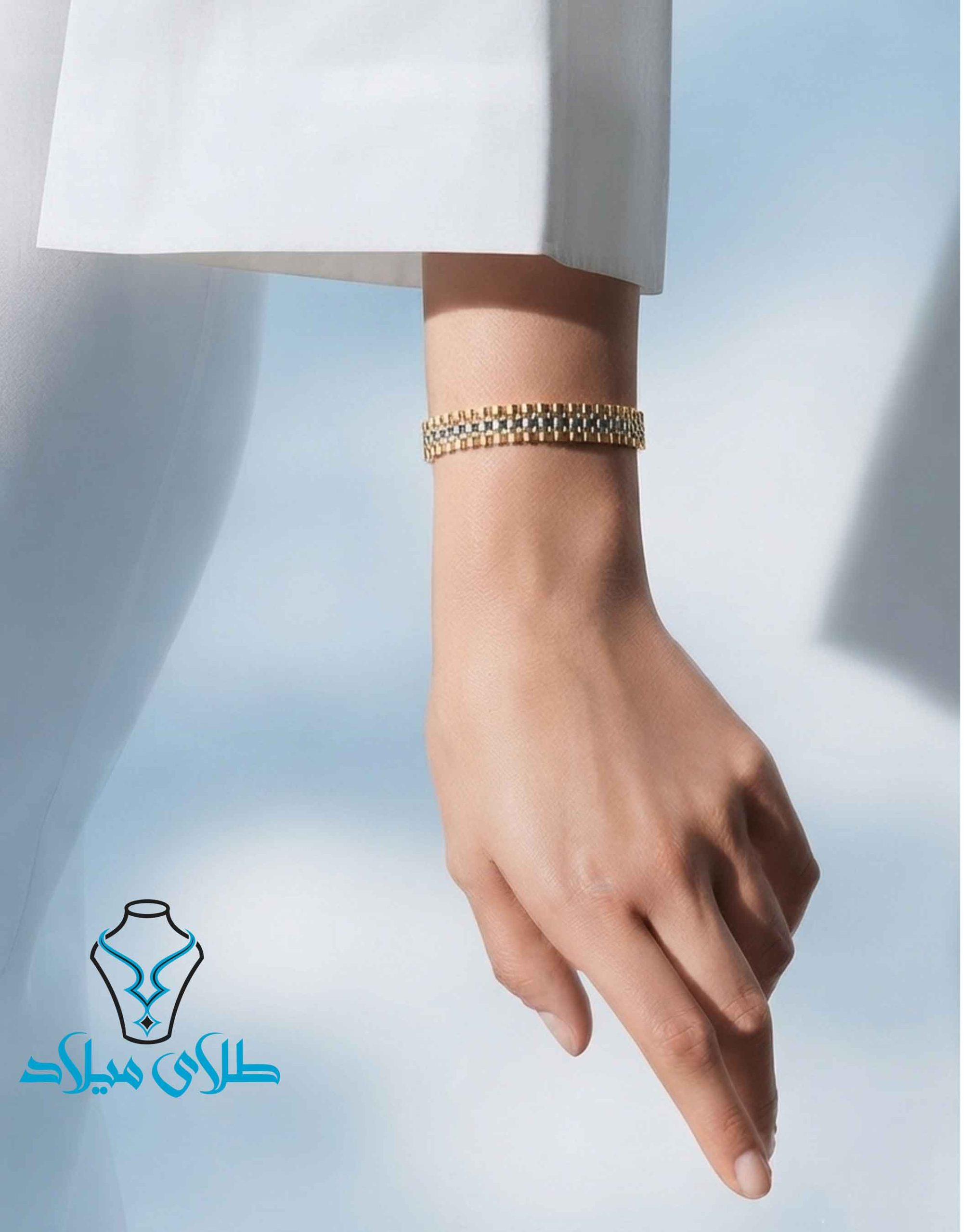 دستبند رولکس طلا کد8 روی دست