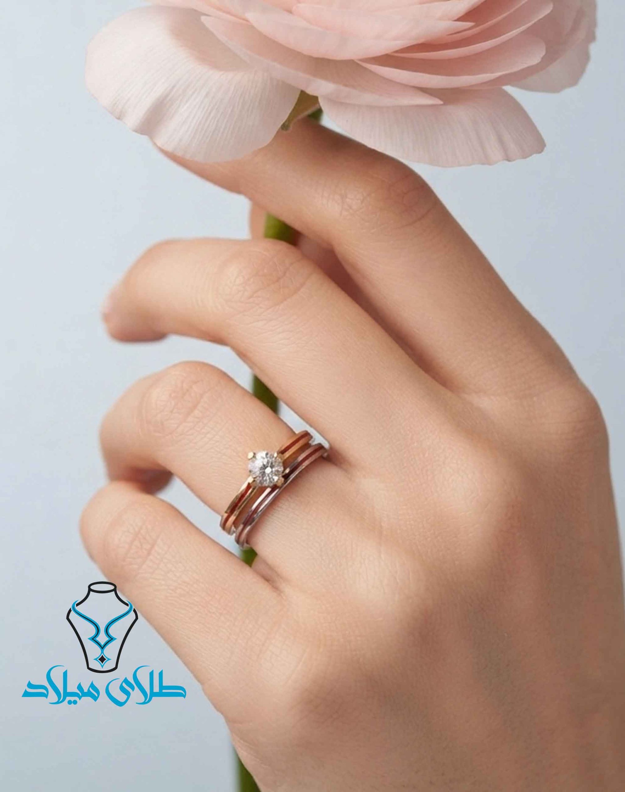 انگشتر سولیتر طلا کد19 در دست