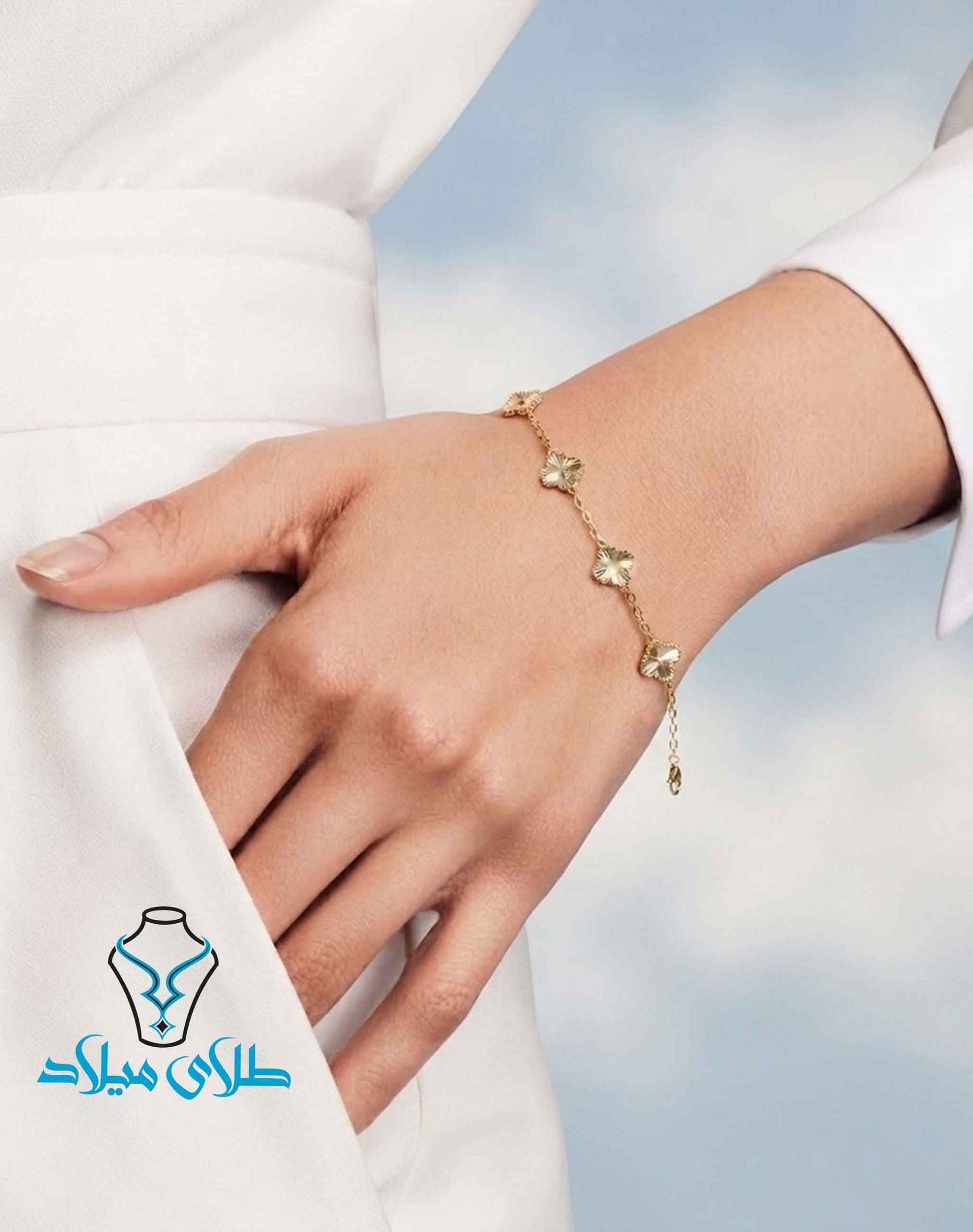 دستبند ونکلیف طلا کد33 روی دست